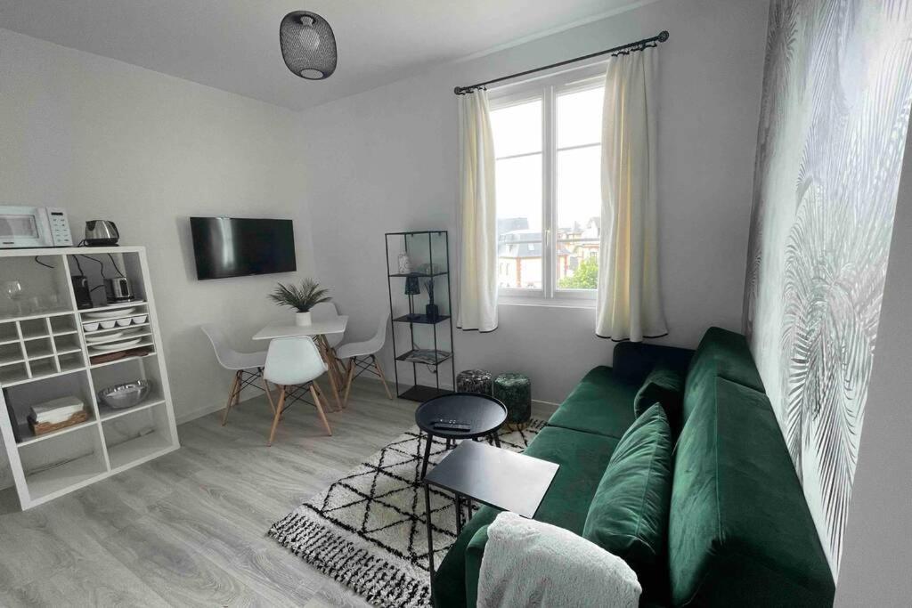 Апартаменты L'Oiseau Bleu Appt 2 Pieces , 150 M De La Plage Блонвиль-сюр-Мер Экстерьер фото